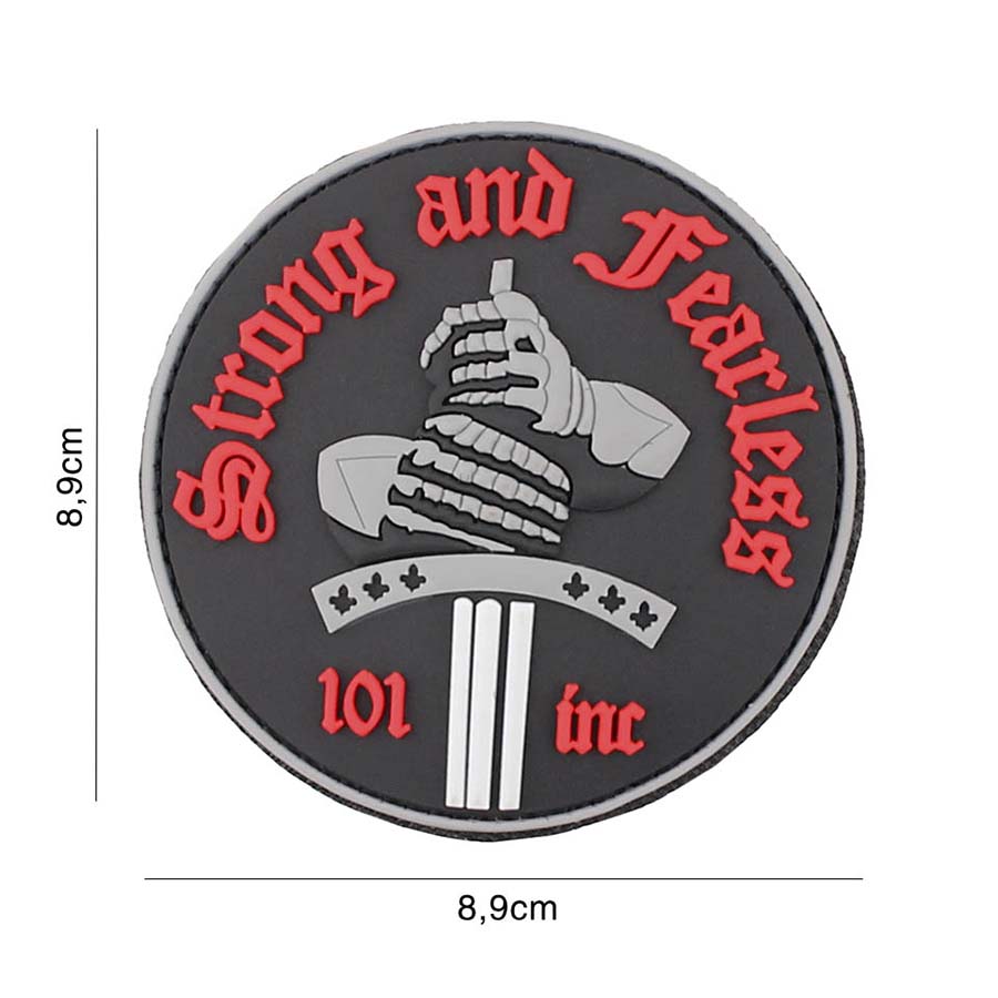 Embleem 3D PVC Strong and Fearless rood #3125