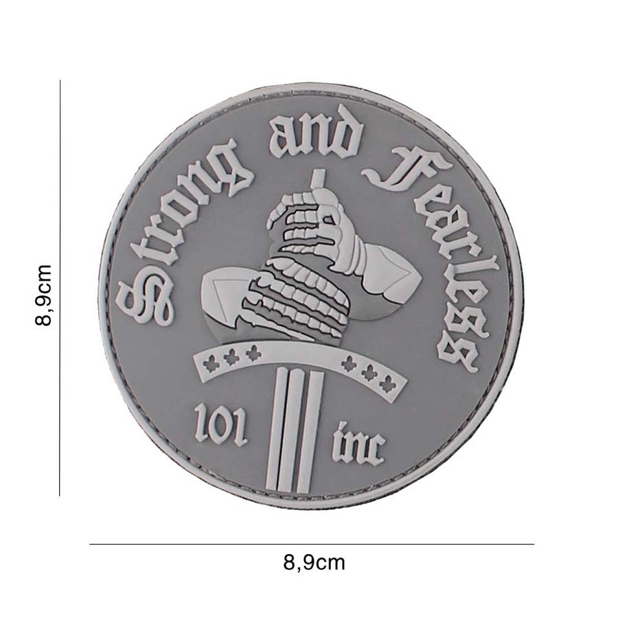 Embleem 3D PVC Strong and Fearless grijs #3126