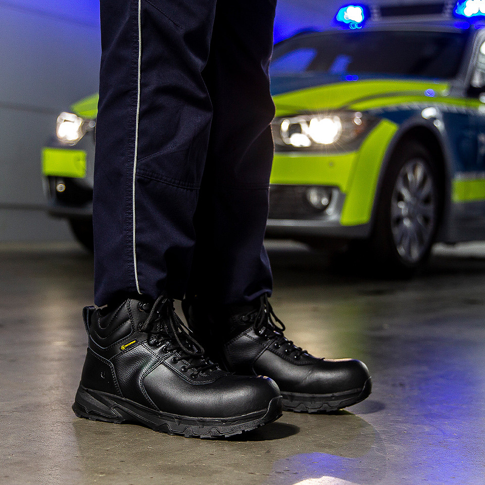 231305_13_guard_mid_s3_boots_police.jpg